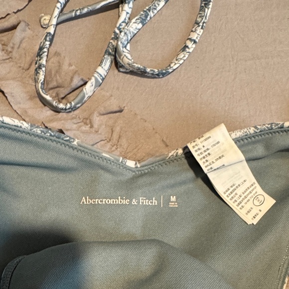 Abercrombie & Fitch Floral Bandeau Bikini Set in Blue and Cream - Picture 7 of 12